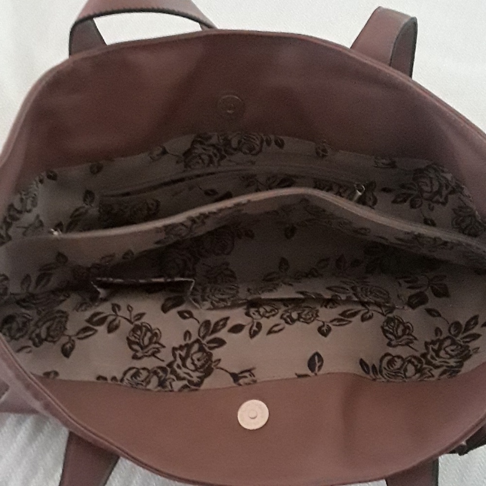 Cute Ruffled Purse - Picture 3 of 3
